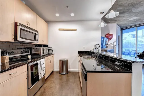 $2,750 | 400 West Peachtree Street Northwest, Unit 711, Atlanta, GA 30308