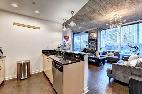 $2,750 | 400 West Peachtree Street Northwest, Unit 711, Atlanta, GA 30308