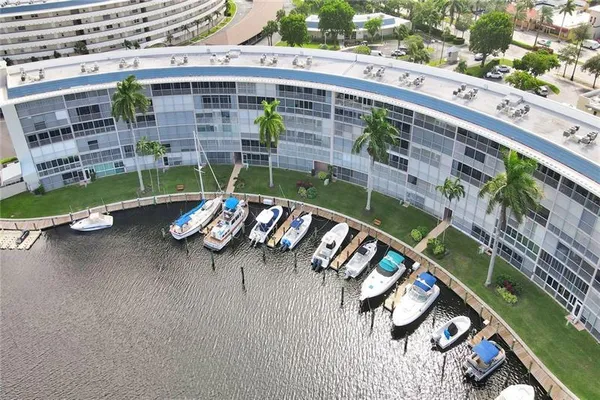 $2,200 | 1523 East Hillsboro Boulevard, Unit 335, Deerfield Beach, FL 33441