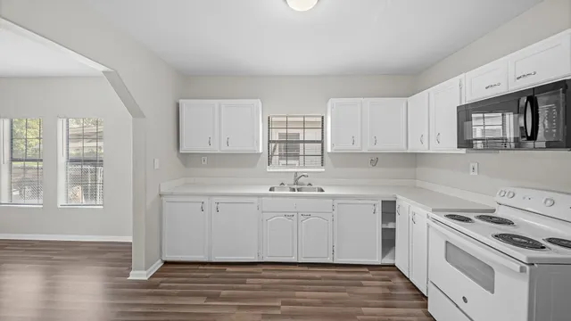 $1,299 | 1322 Magnolia Street, Baytown, TX 77520