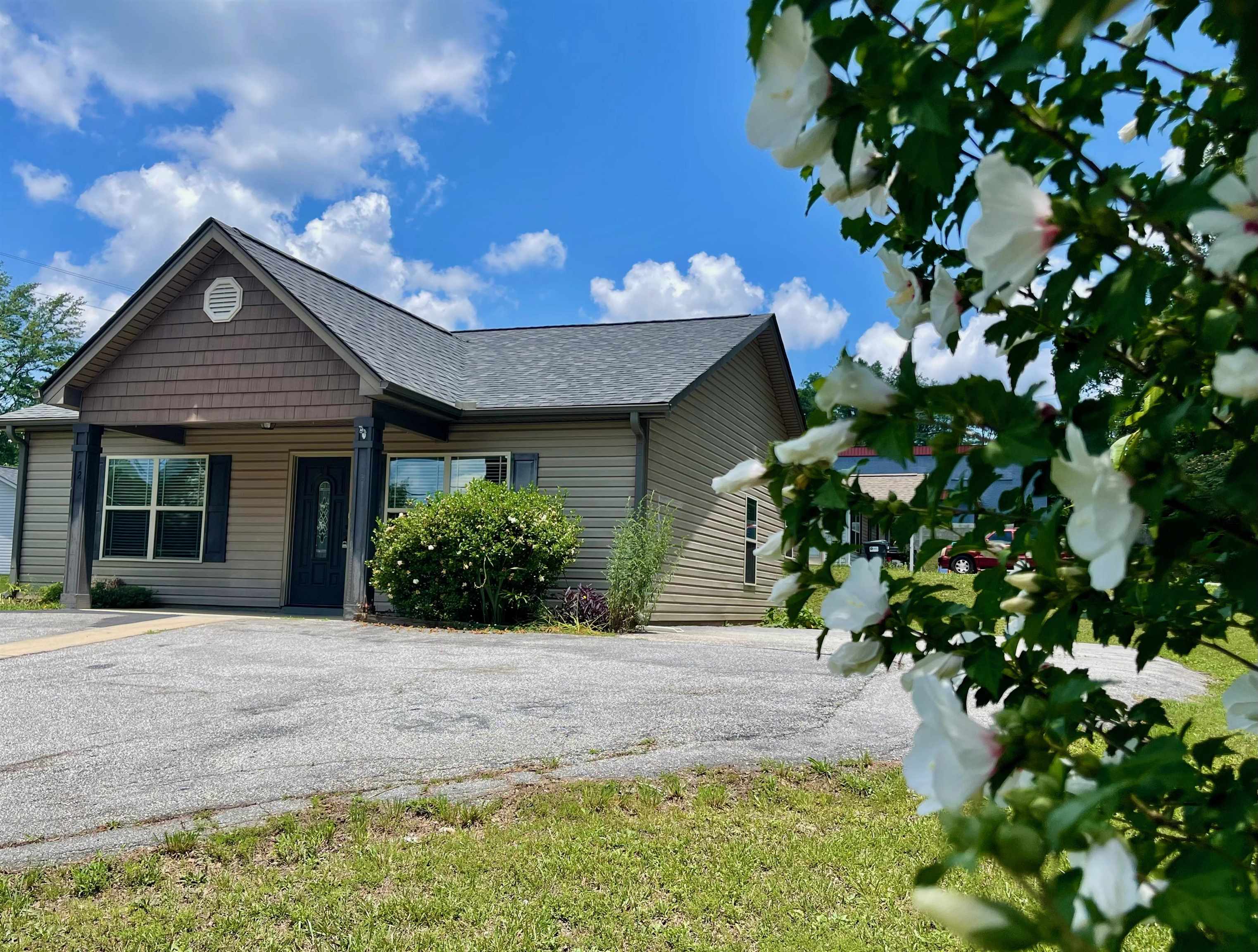 12 Bush Street Inman, SC 29349 - Photo 3 of 28
