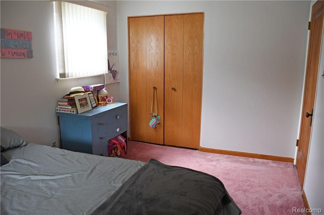 8185 Lakeshore Road Fort Gratiot, MI 48059 - Photo 9 of 19 BEDROOM2.jpg