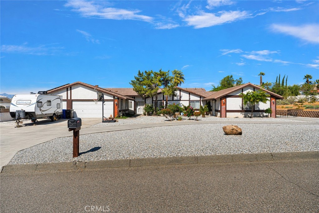 16258 Chiwi Road Apple Valley, CA 92307 - Photo 2 of 49