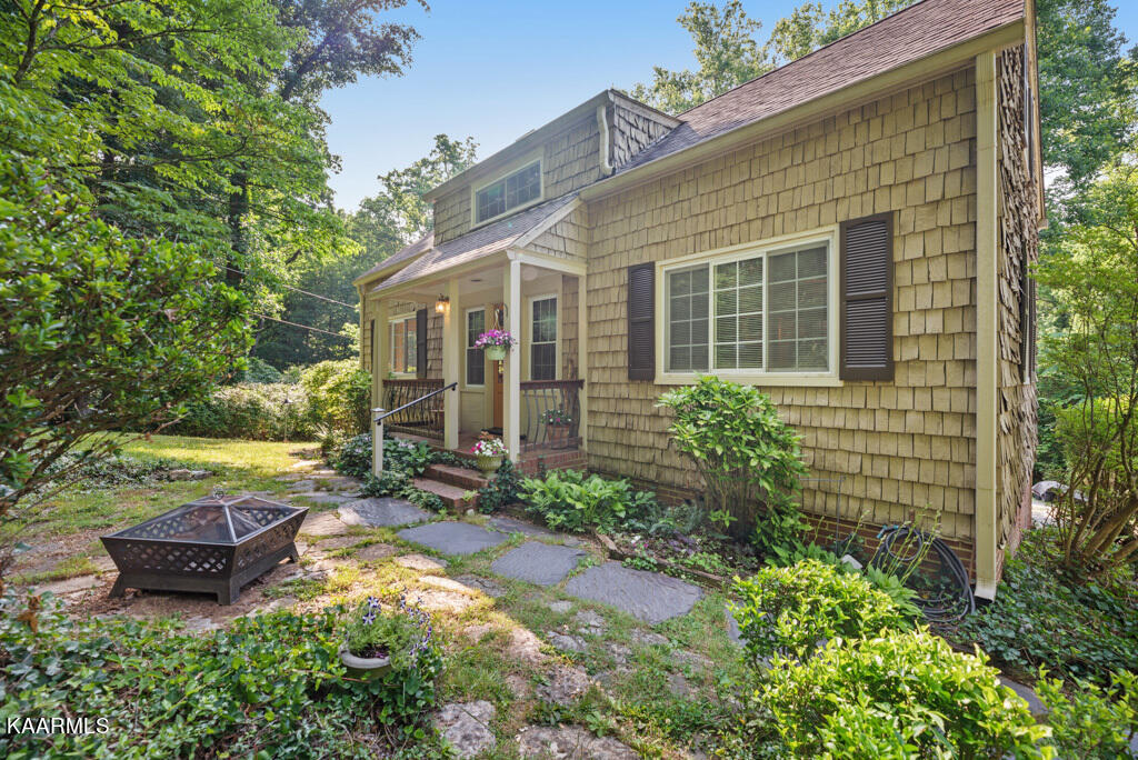 19 East Norris Road Norris, TN 37828 - Photo 3 of 56 IMG_6977