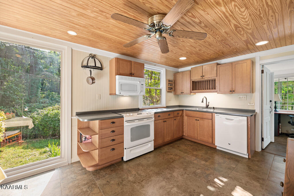 19 East Norris Road Norris, TN 37828 - Photo 6 of 56 IMG_6946