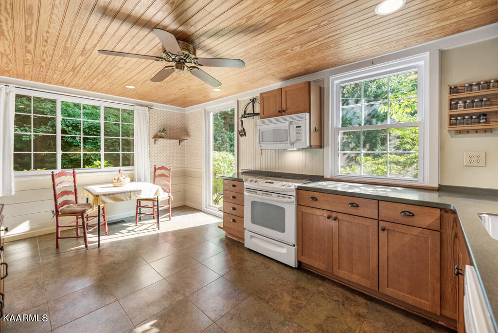 19 East Norris Road Norris, TN 37828 - Photo 8 of 56 IMG_6948