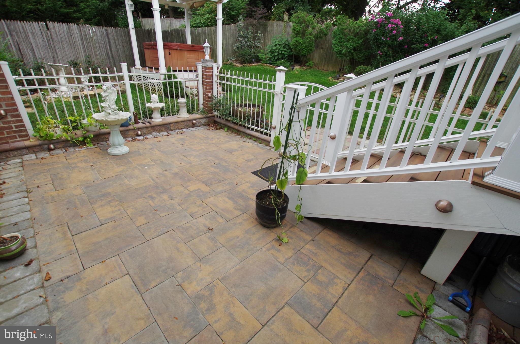 7312 Torran Rocks Way Gaithersburg, MD 20879 - Photo 28 of 30 Slate Patio with Decorative Fencing