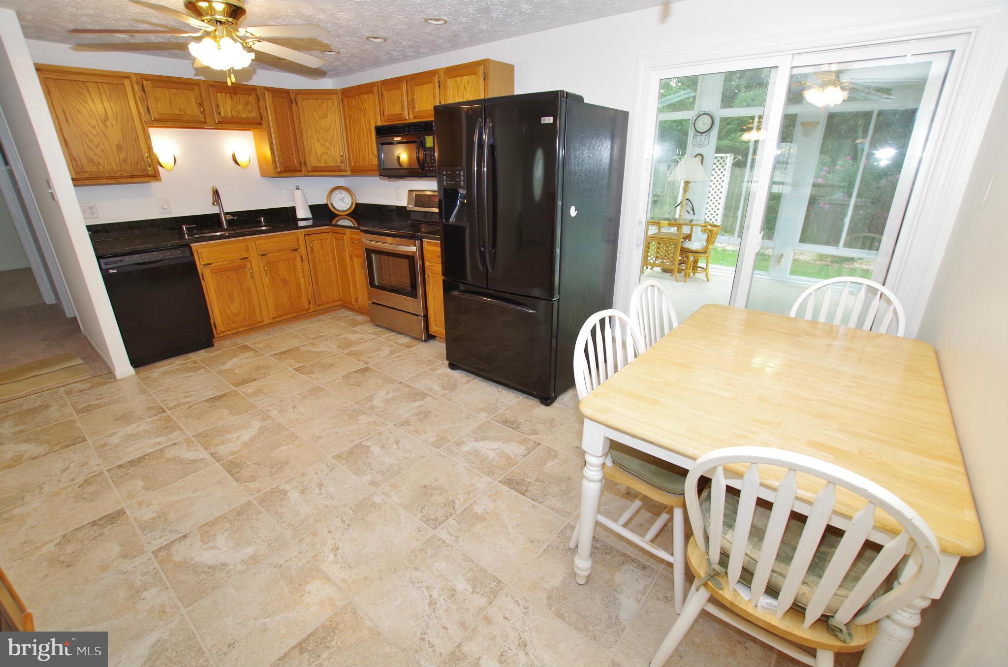 7312 Torran Rocks Way Gaithersburg, MD 20879 - Photo 8 of 30 Spacious Country Kitchen