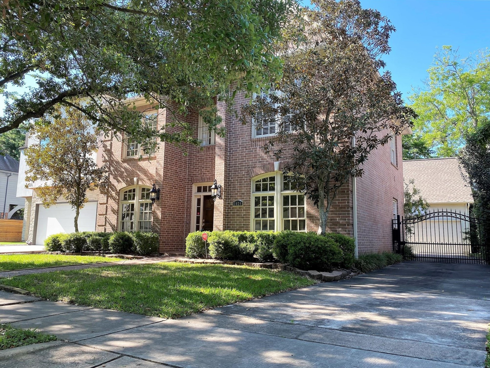 3024 Rice Boulevard Houston, TX 77005 - Photo 2 of 38 Gated driveway!