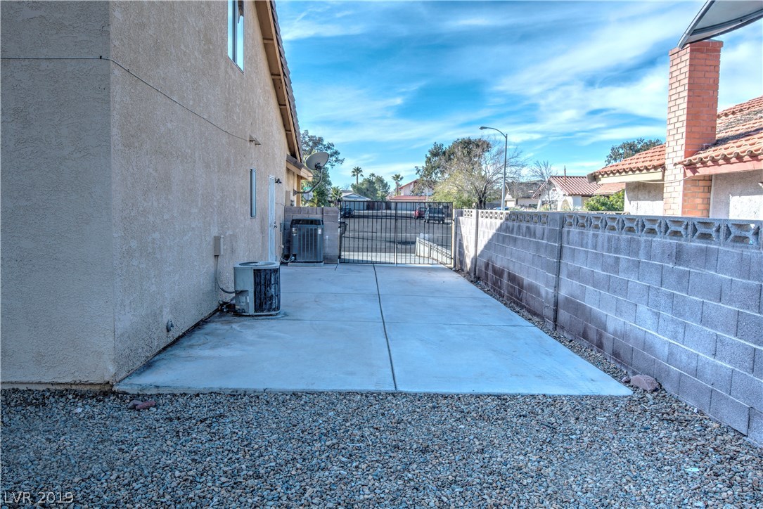 1816 Nuevo Road Henderson, NV 89014 - Photo 6 of 34 Gallery Image 6