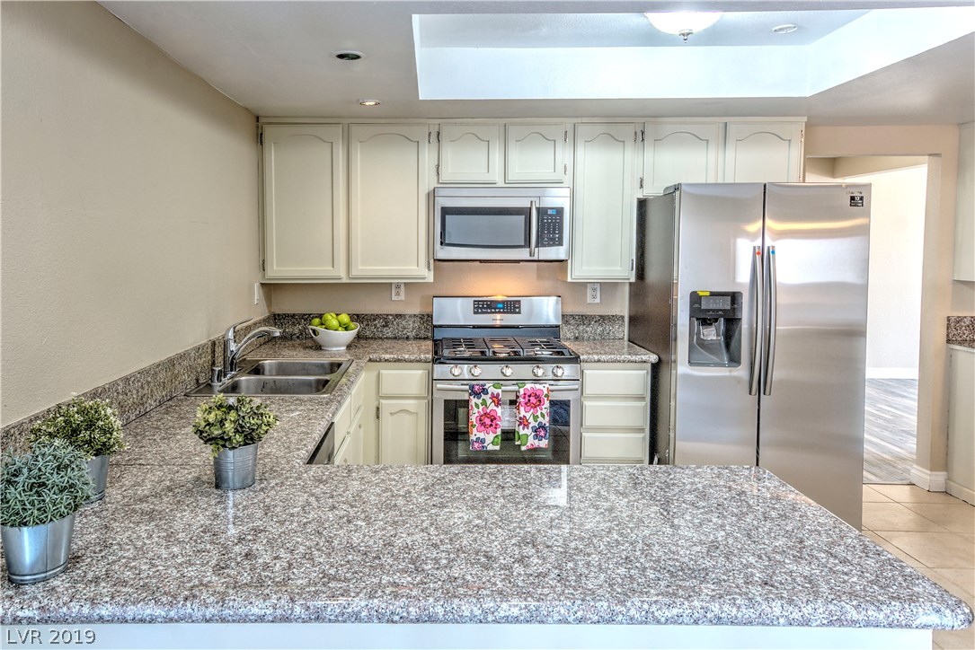 1816 Nuevo Road Henderson, NV 89014 - Photo 9 of 34 Gallery Image 9