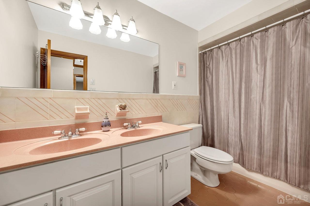 22 Cook Road East Brunswick, NJ 08816 - Photo 35 of 41 Gallery Image 35