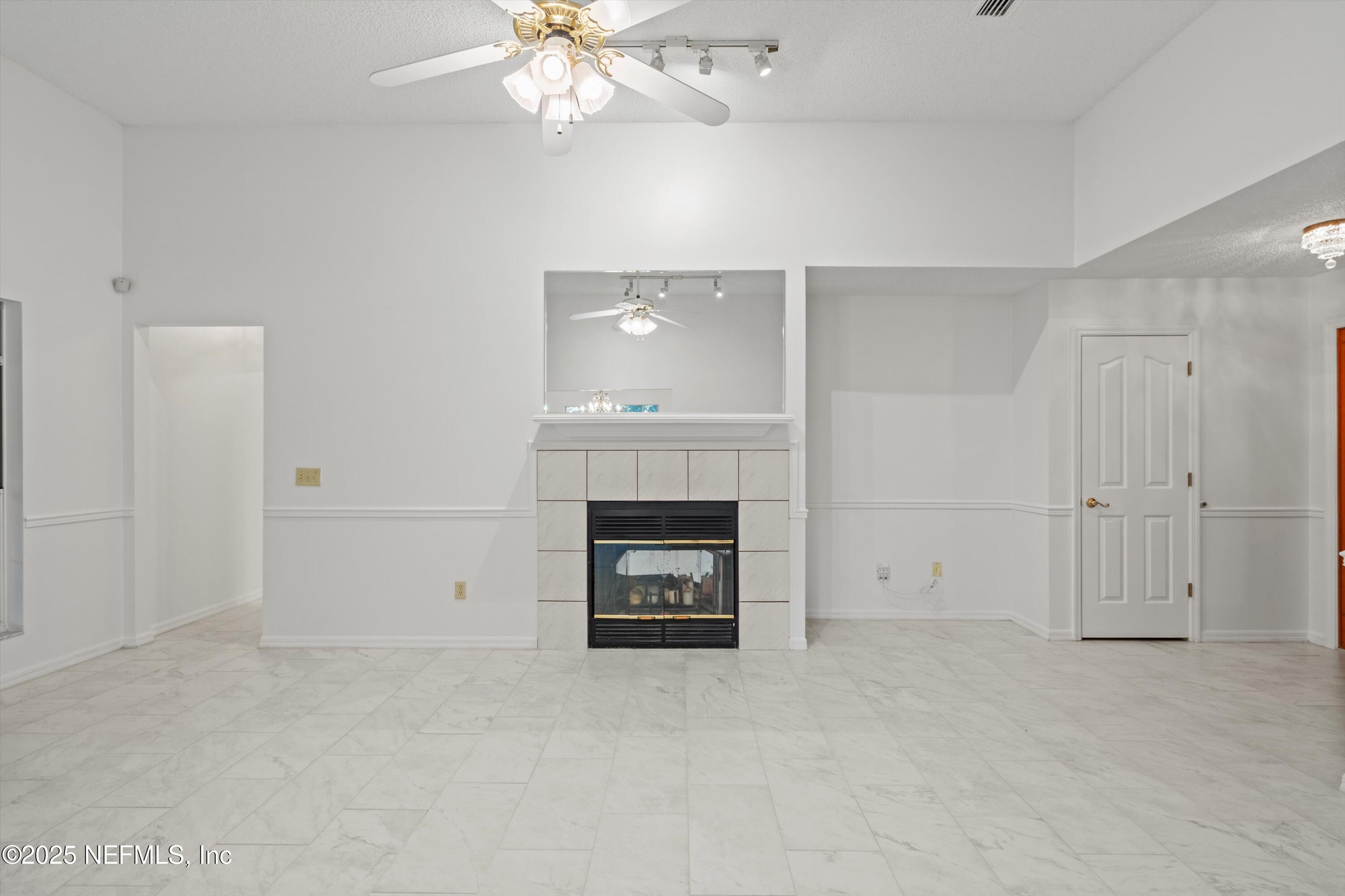 3297 Turtle Creek Road St. Augustine, FL 32086 - Photo 12 of 35 05-Living Room