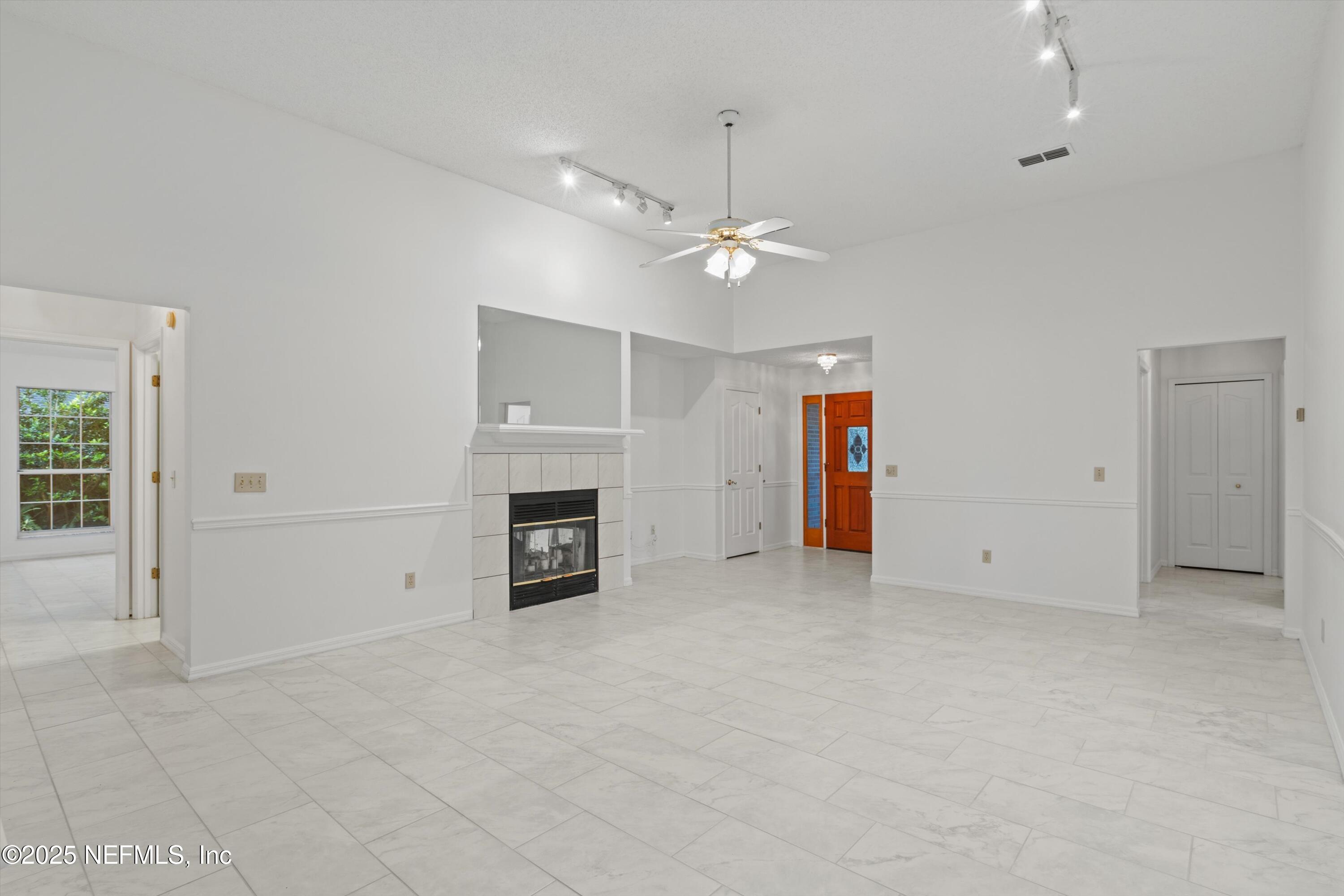 3297 Turtle Creek Road St. Augustine, FL 32086 - Photo 14 of 35 07-Living Room