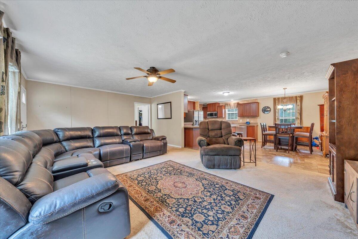 2744 Rutrough Road Southeast Roanoke, VA 24014 - Photo 6 of 31 10-MIB02164