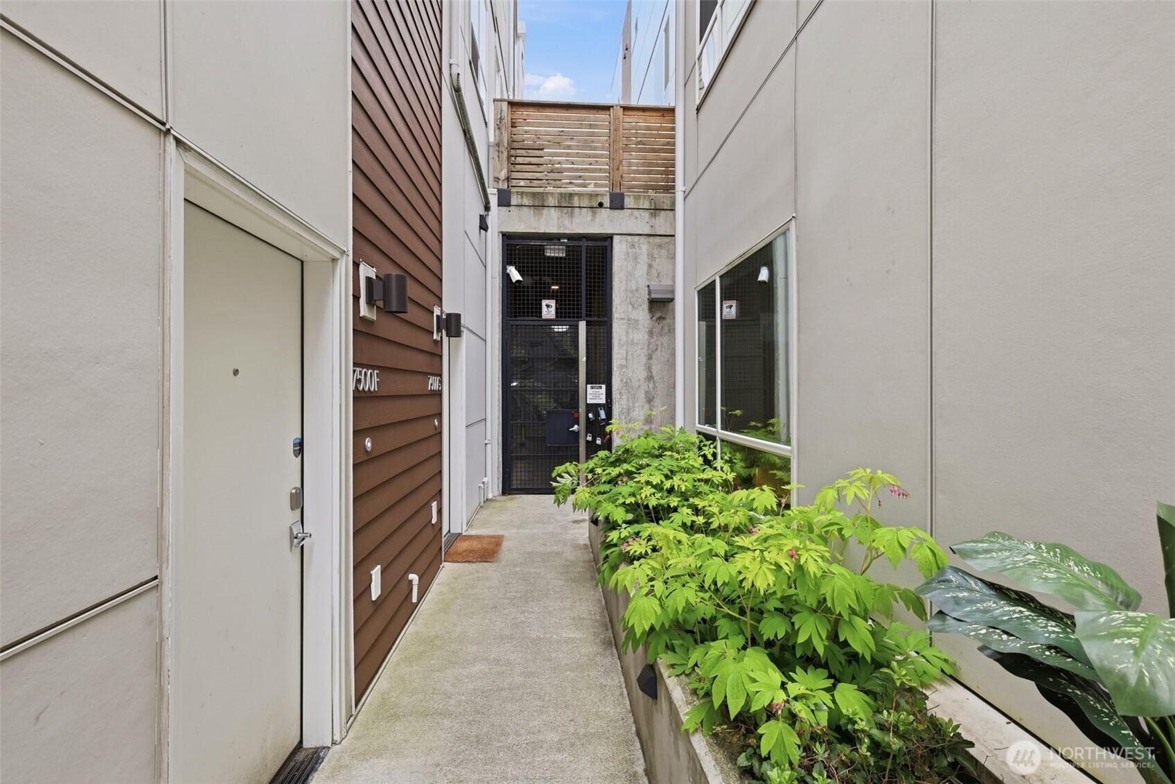 1498 Northwest 75th Street Seattle, WA 98117 - Photo 2 of 24
