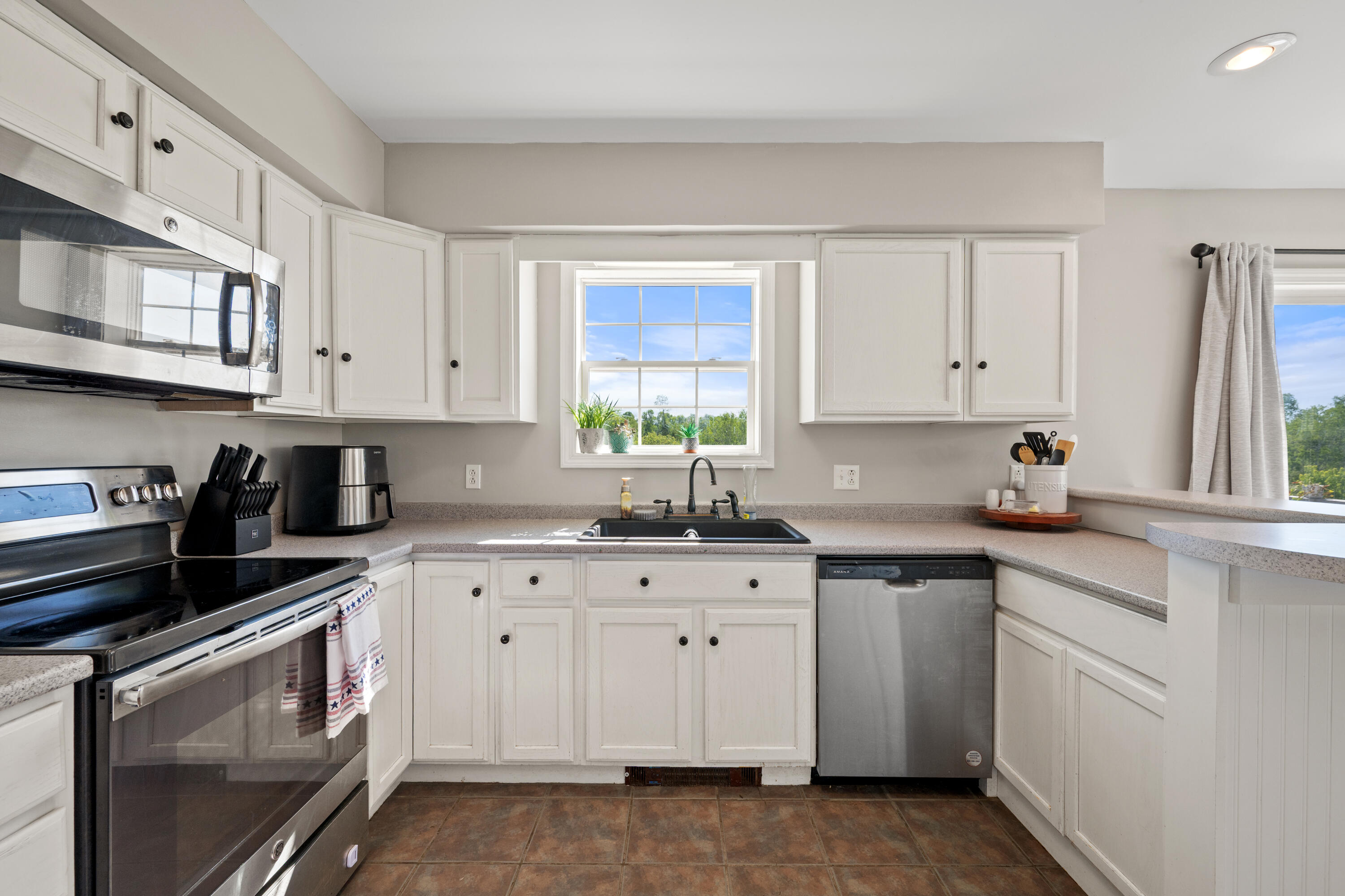 4 Maefield Lane Hudson, ME 04449 - Photo 17 of 42 18-Kitchen