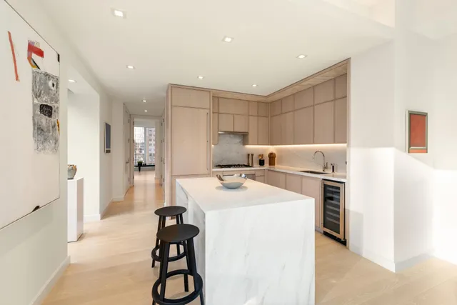 $2,370,000 | 138 East 50th Street, Unit 28A | Midtown East