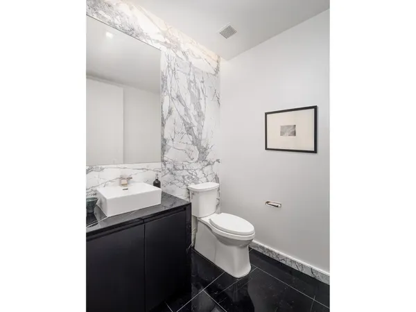 $1,995,000 | 138 East 50th Street, Unit 28A | Midtown East