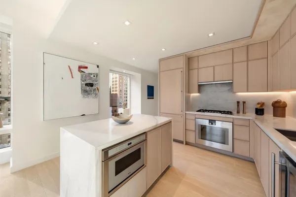 $1,995,000 | 138 East 50th Street, Unit 28A | Midtown East