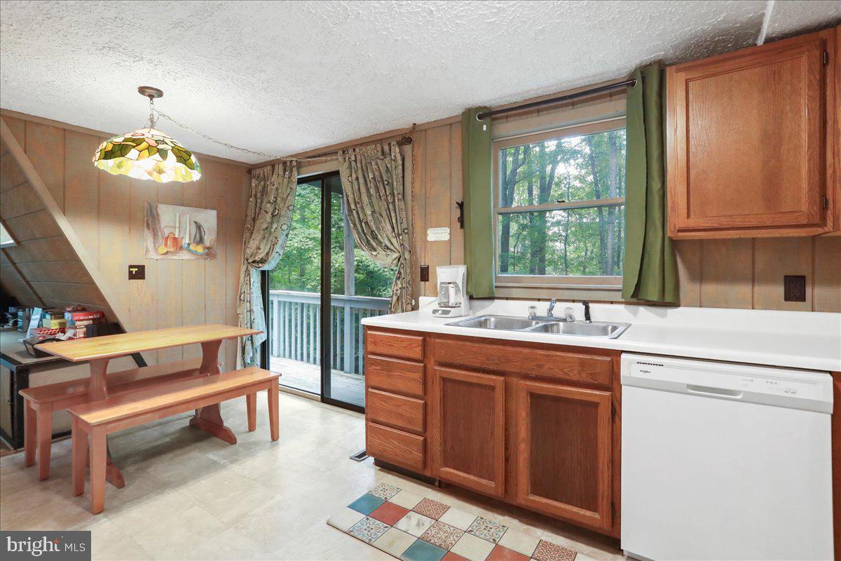 13 Mountainside Loop Berkeley Springs, WV 25411 - Photo 6 of 57 a living room with a sink and a large window