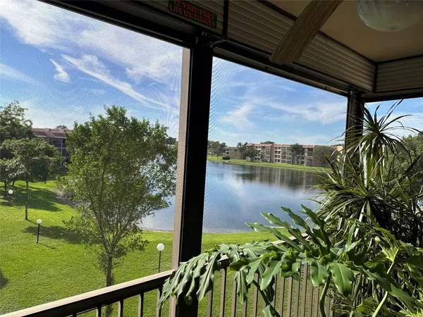 $174,000 | 5836 Coral Lake Drive, Unit 312, Margate, FL 33063