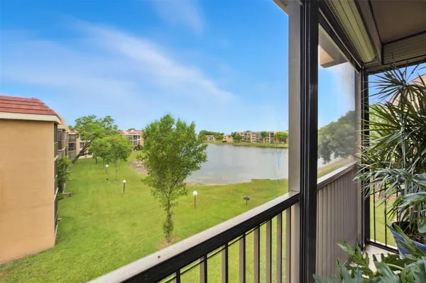 $174,000 | 5836 Coral Lake Drive, Unit 312, Margate, FL 33063