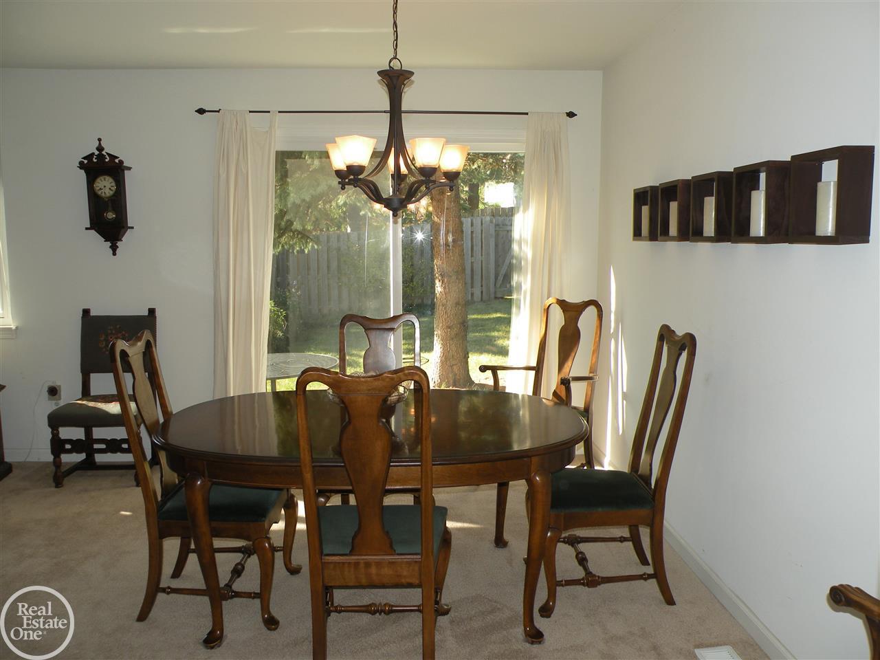 74 Longford Drive Rochester, MI 48309 - Photo 7 of 33 31269681-6.JPG