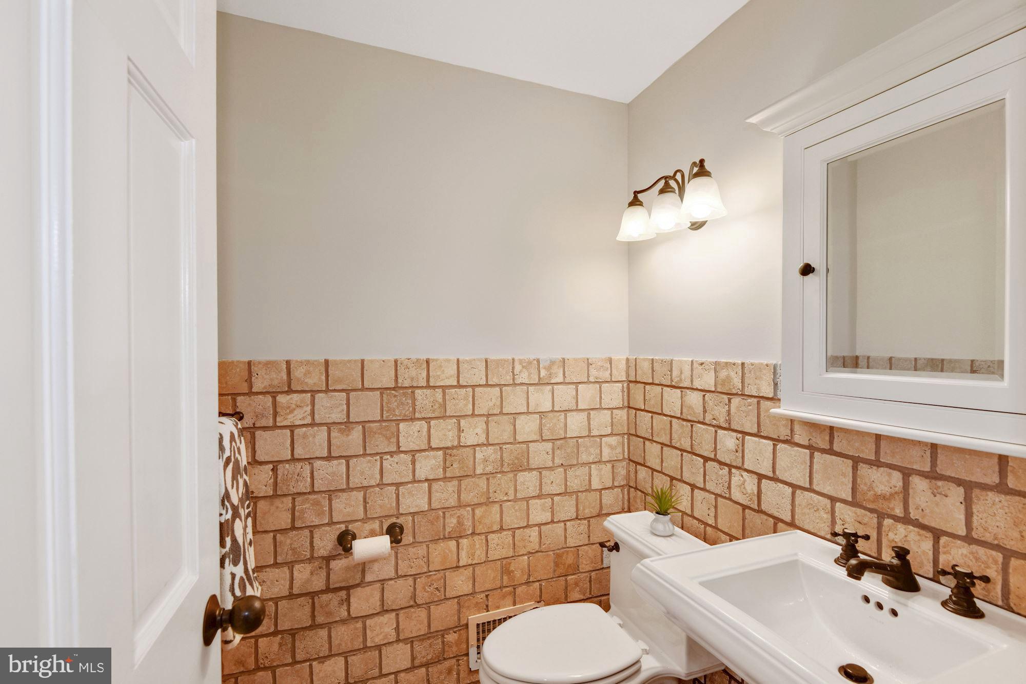 291 Halsey Road Annapolis, MD 21401 - Photo 18 of 42 Bright & cheery main level bathroom.