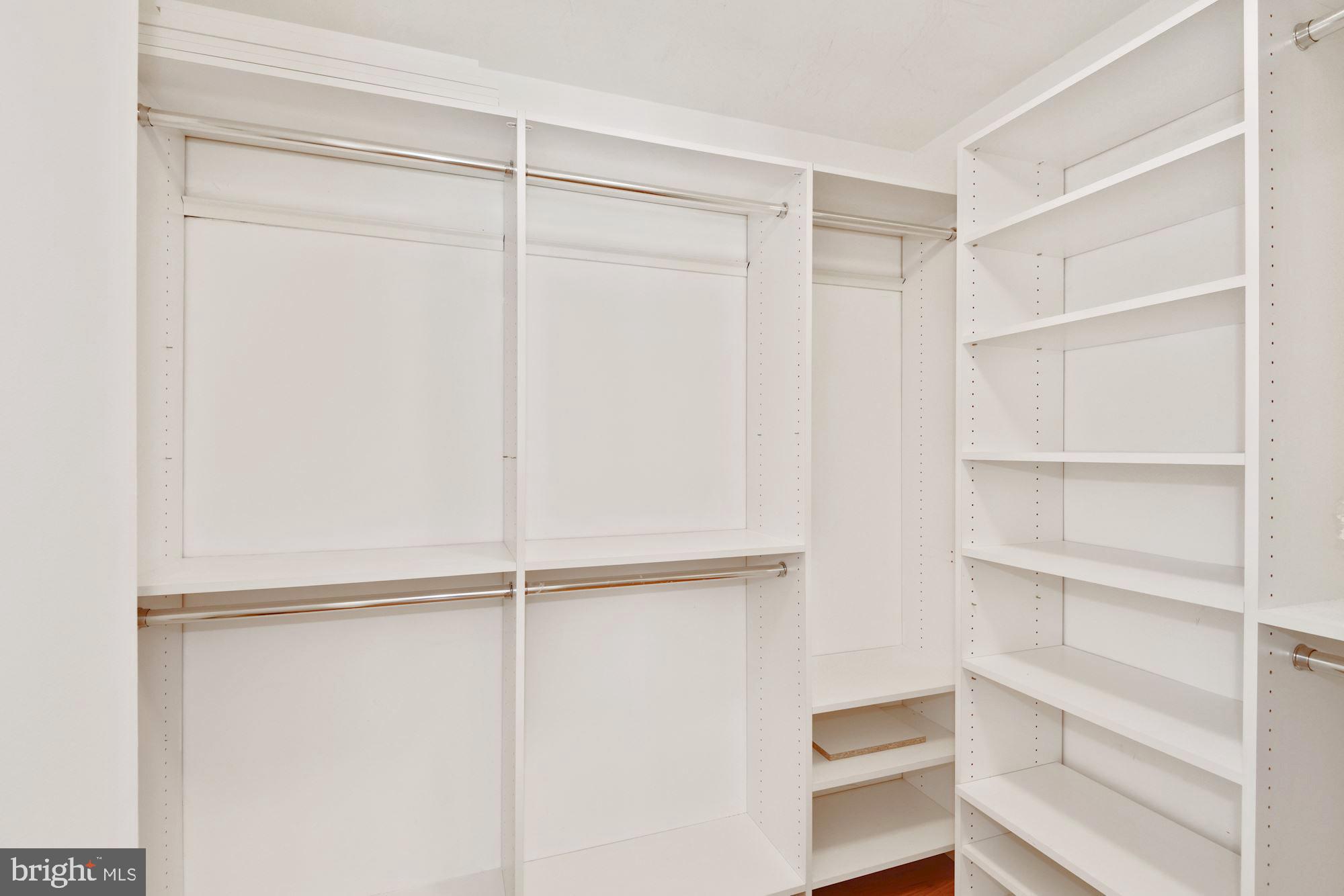 291 Halsey Road Annapolis, MD 21401 - Photo 23 of 42 Walk-in closet with built-ins!