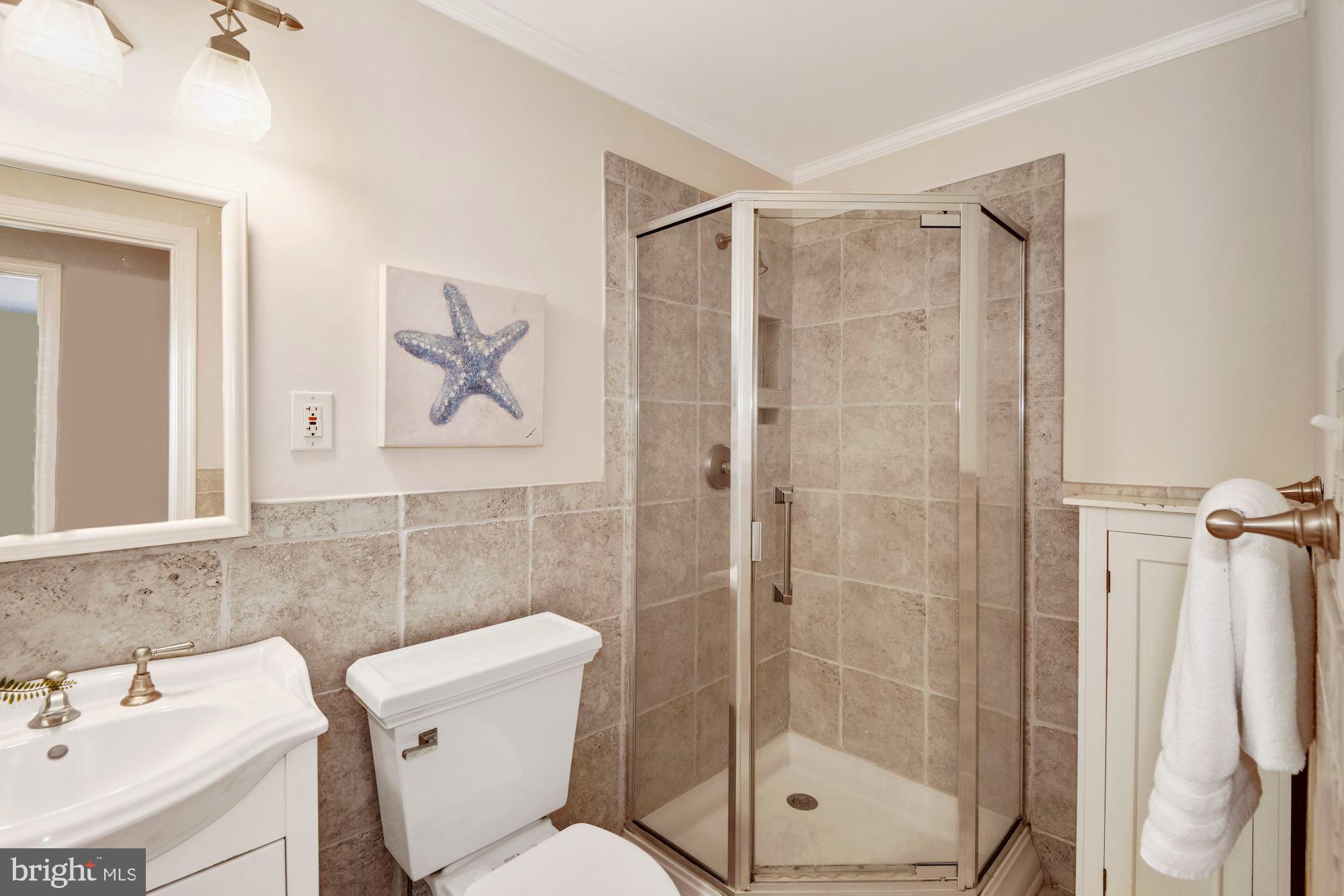 291 Halsey Road Annapolis, MD 21401 - Photo 28 of 42 A sizable second full bath!
