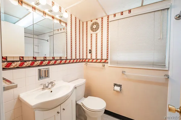 $249,900 | 241 Dexter Terrace, Tonawanda, NY 14150