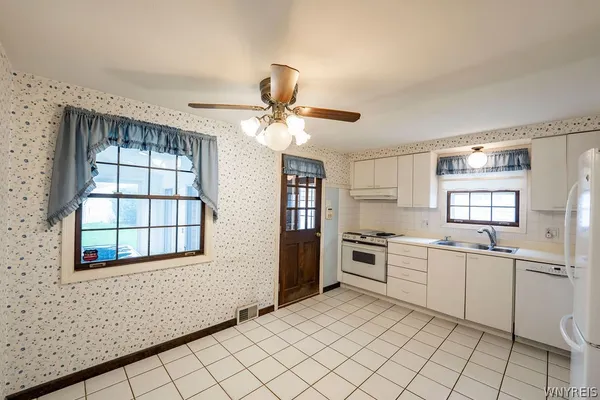 $249,900 | 241 Dexter Terrace, Tonawanda, NY 14150