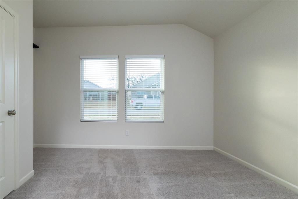 953 Ben Drive Springtown, TX 76082 - Photo 6 of 38 an empty room with a window