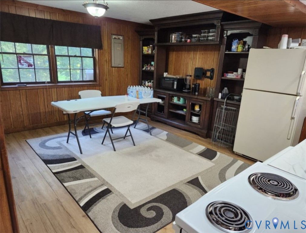 2701 Academy Road Powhatan, VA 23139 - Photo 19 of 21 a living room with furniture and a window