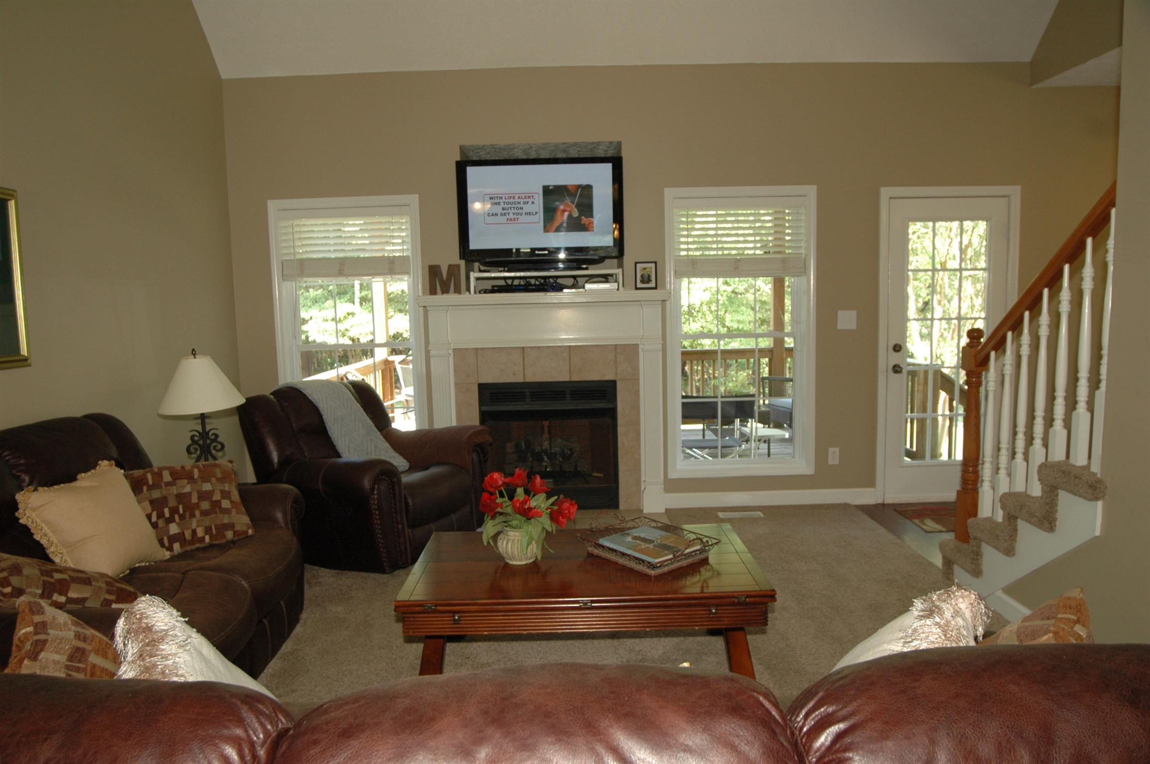 Gas log fireplace