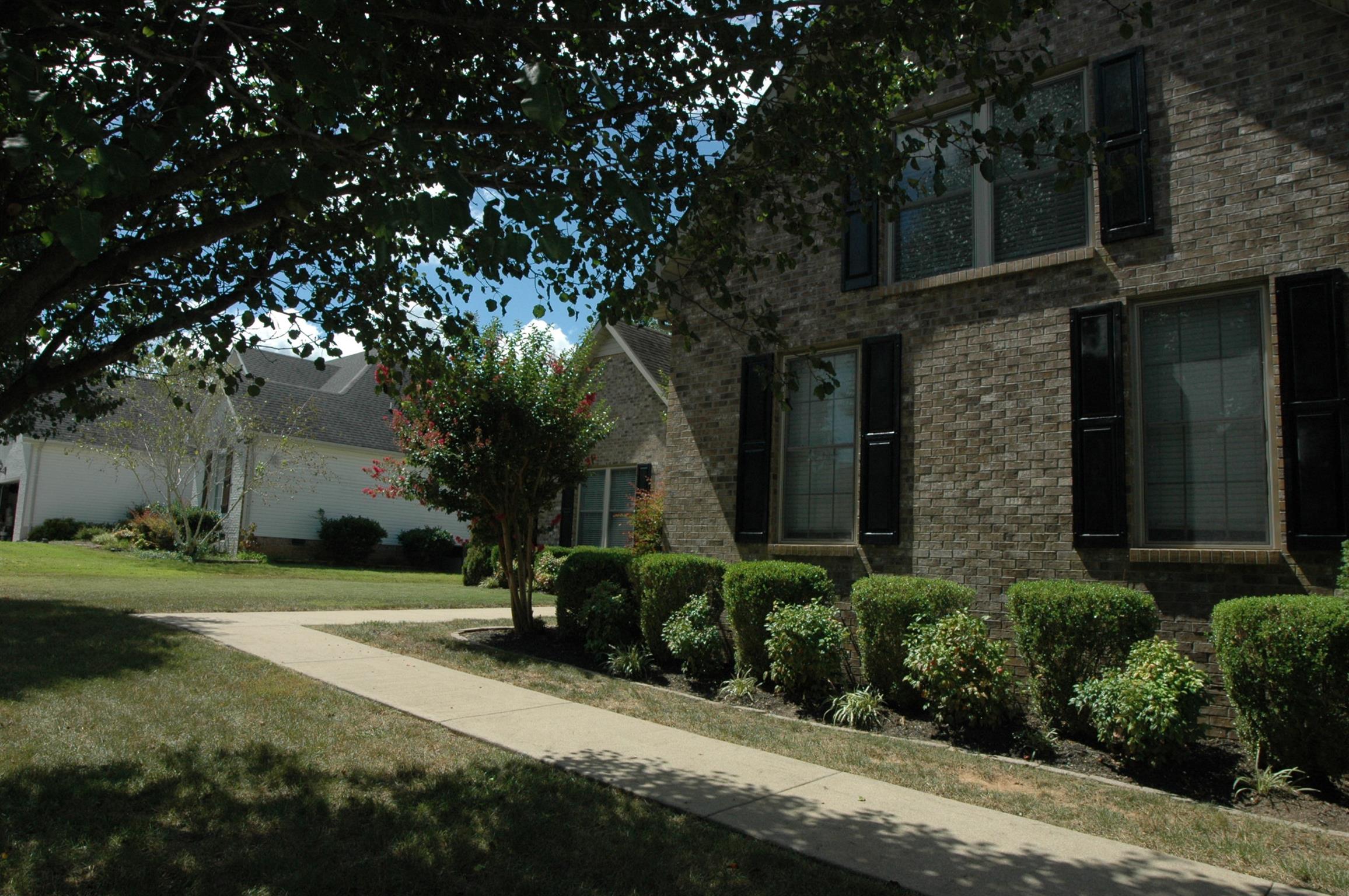 974 South Ridge Trail Clarksville, TN 37043 - Photo 30 of 30 Beautiful landscaping
