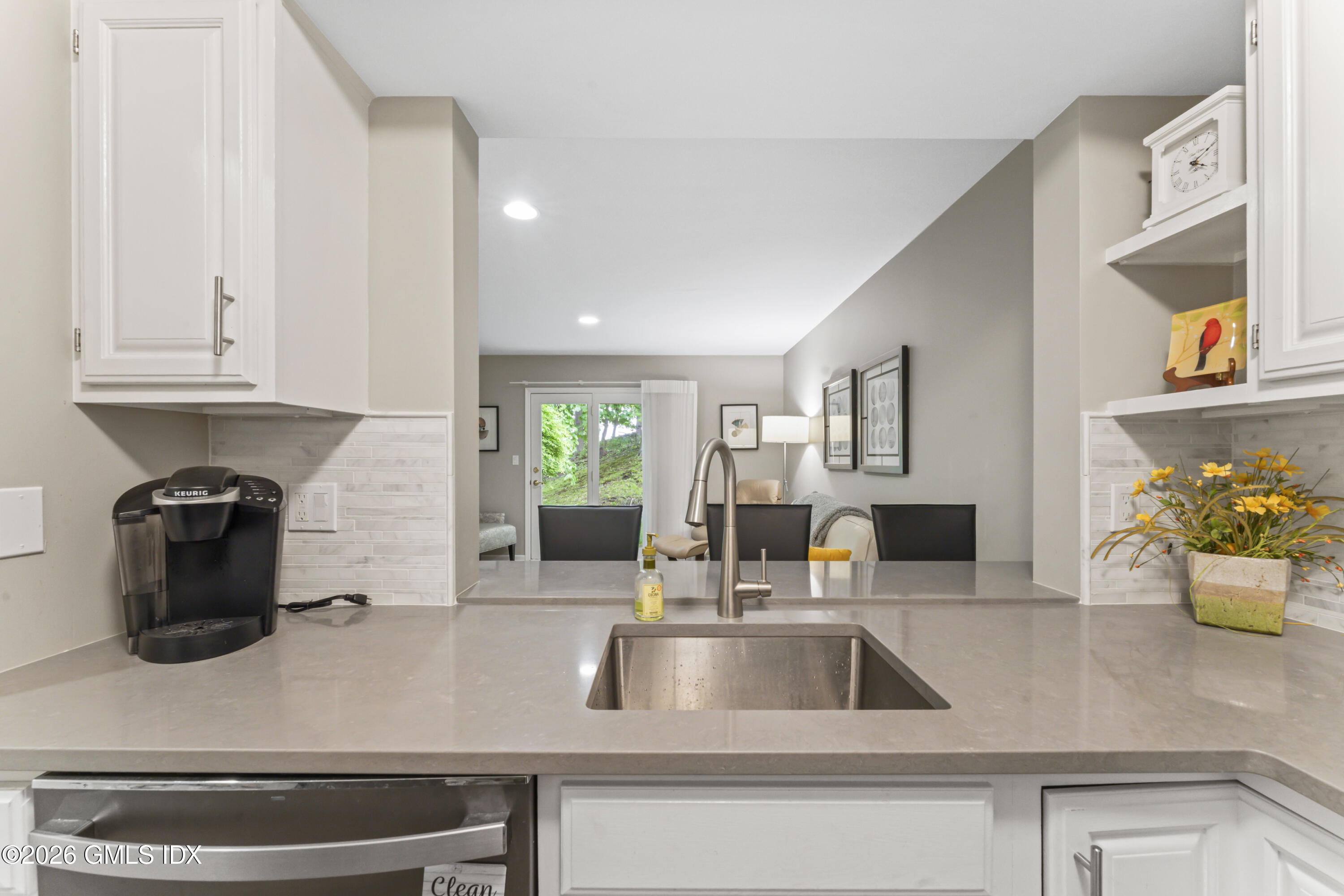 351 Pemberwick Road, Unit 818 Greenwich, CT 06831 - Photo 6 of 31 DSC03794