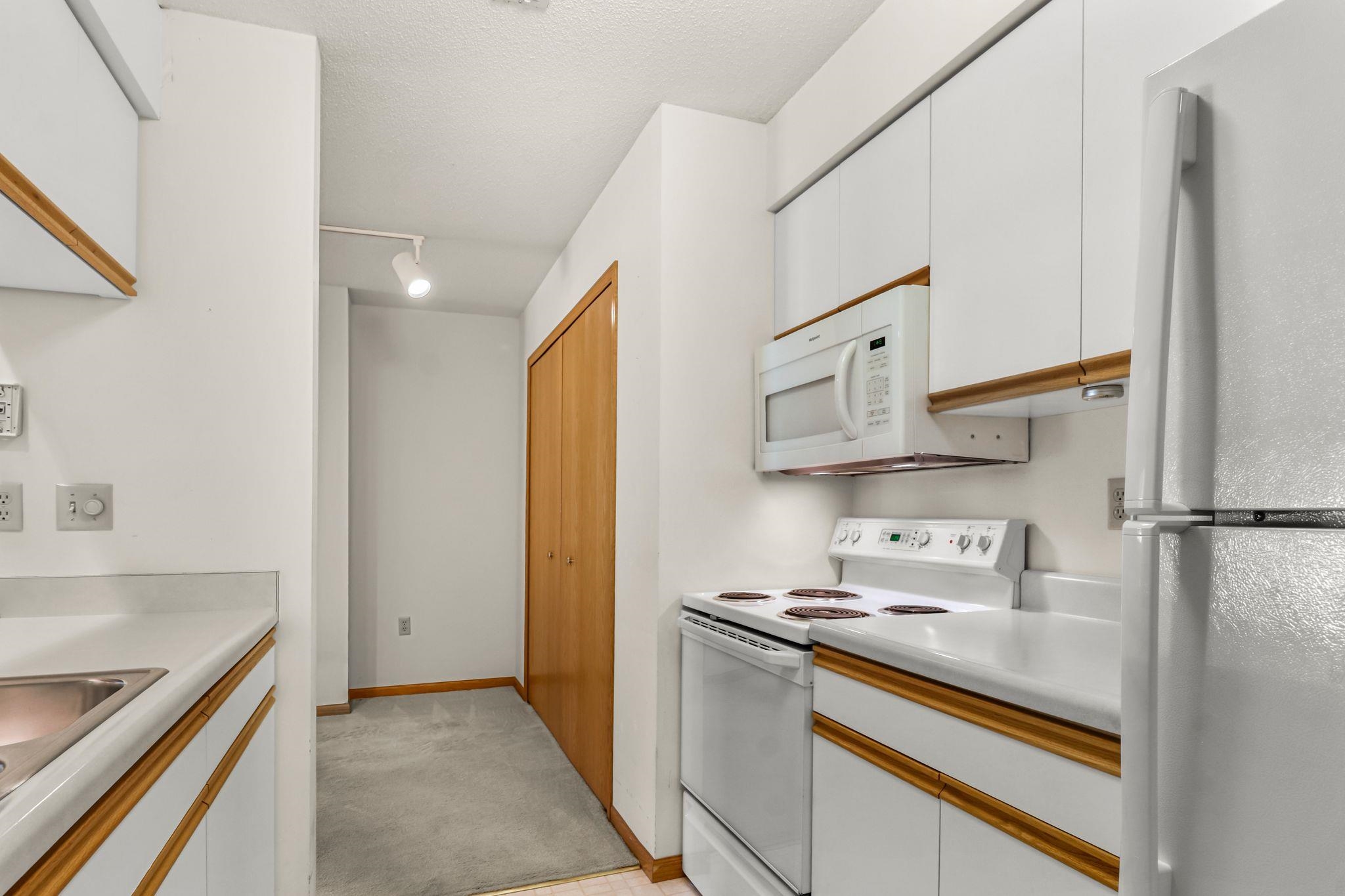 965 Park, Unit 101 Oregon, WI 53575 - Photo 14 of 31