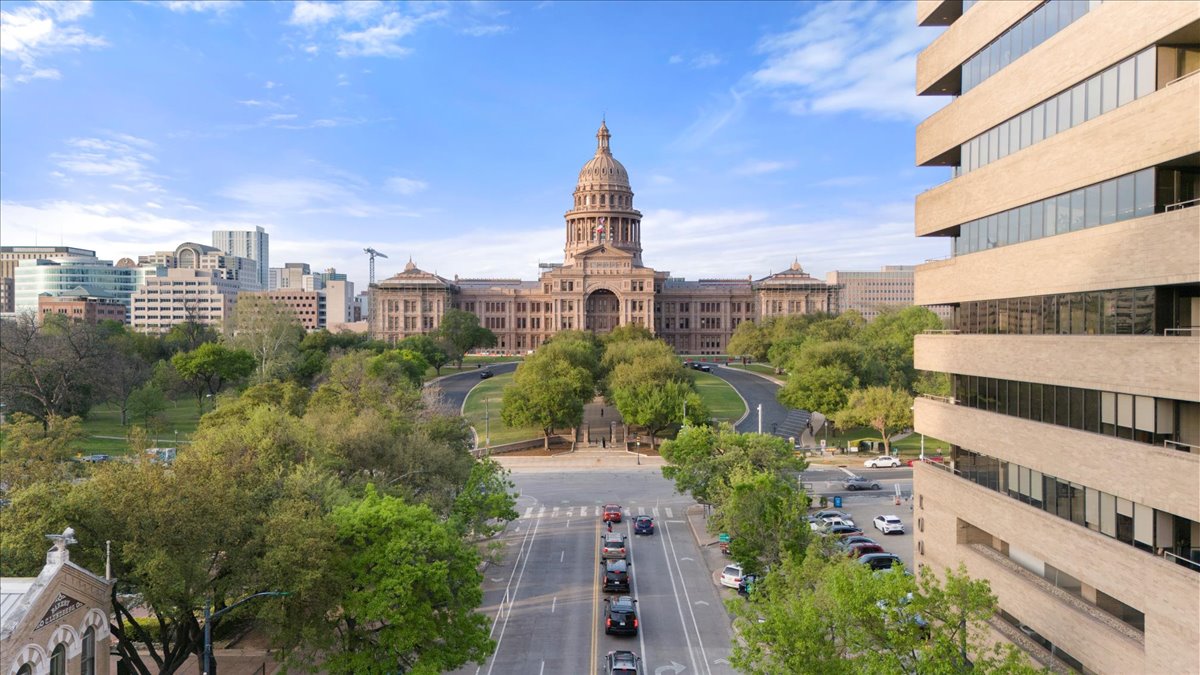 313 West 17th Street, Unit 1104 Austin, TX 78701 - Photo 36 of 40 Stroll down Capitol Mall and take in one of Austin’s most iconic views—the Texas State Capitol standing tall at the end of a pedestrian-friendly greenway lined with flowers and history. Just minutes from the Linden, this scenic promenade connects you to the heart of downtown and offers a peaceful route to some of Austin’s most celebrated landmarks...