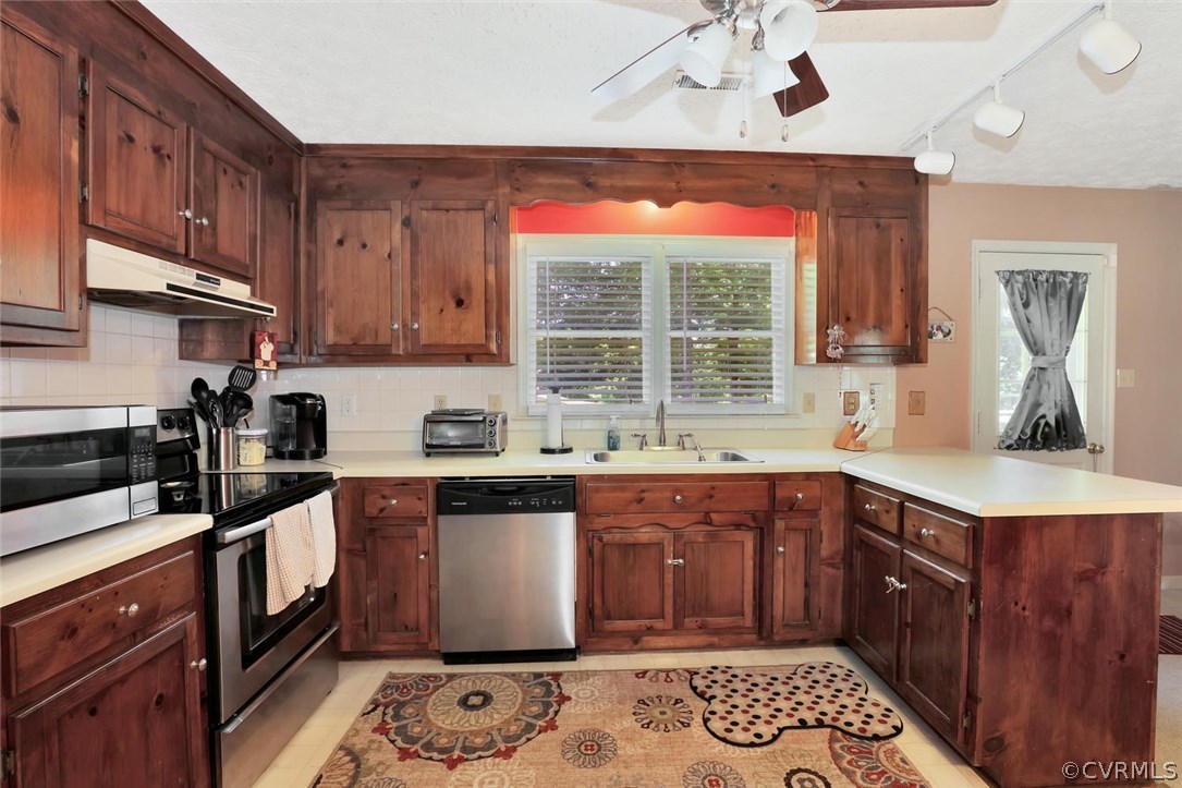 2606 Iverson Road Midlothian, VA 23112 - Photo 6 of 19 a kitchen with a sink stove and window