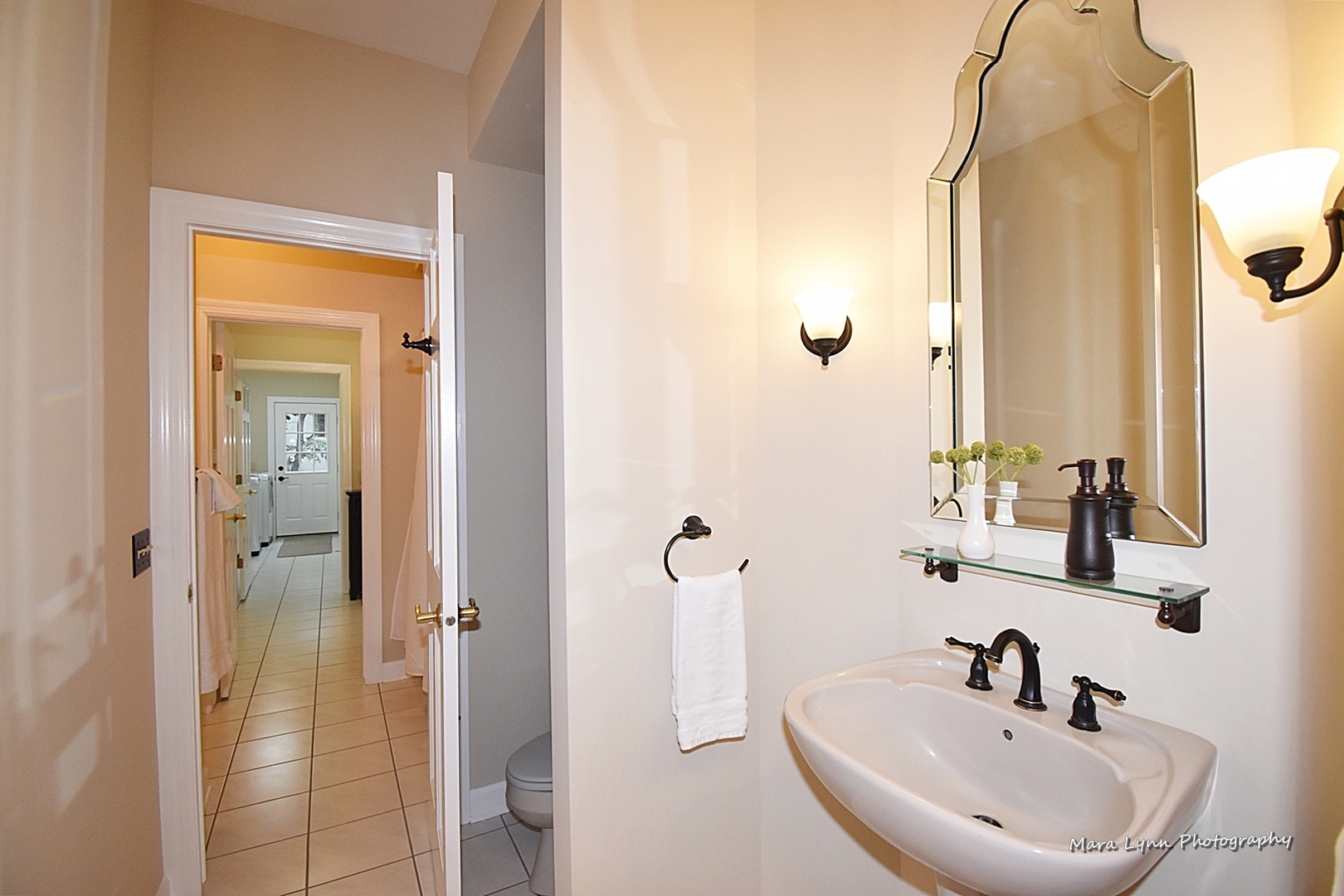 4N555 Hidden Oaks Road St. Charles, IL 60175 - Photo 21 of 41 a bathroom with a sink and a mirror