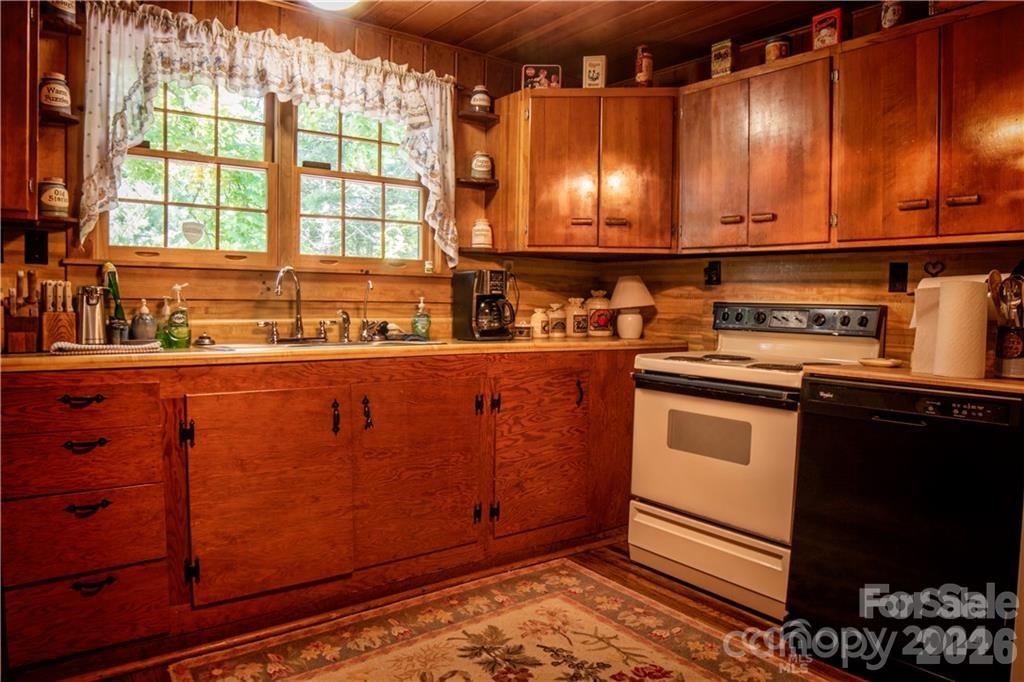 2736 Howell Branch Road Green Mountain, NC 28740 - Photo 22 of 44