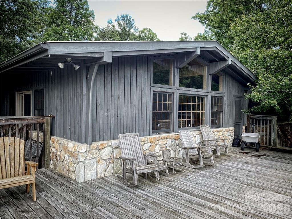 2736 Howell Branch Road Green Mountain, NC 28740 - Photo 10 of 44