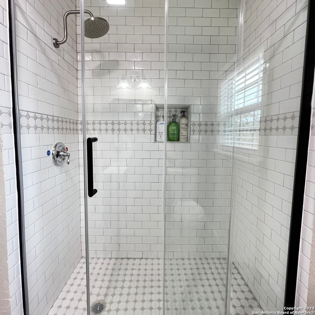 522 West Ridgewood Court San Antonio, TX 78212 - Photo 11 of 15