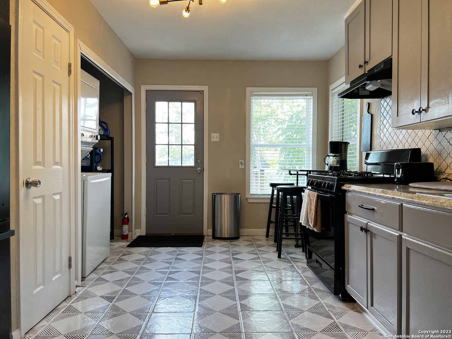 522 West Ridgewood Court San Antonio, TX 78212 - Photo 12 of 15