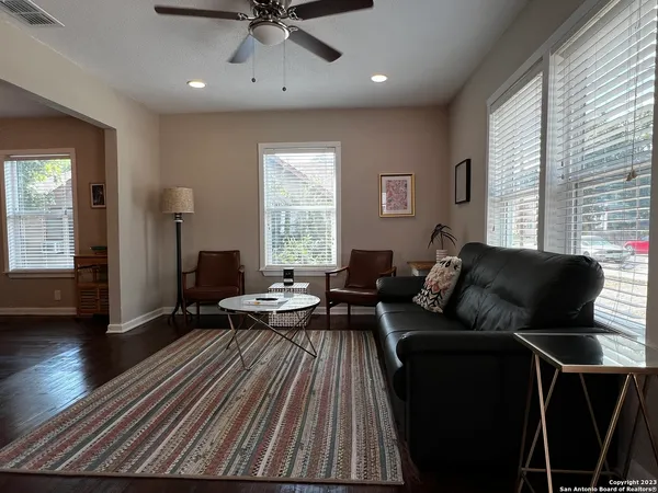 $1,500 | 522 West Ridgewood Court, San Antonio, TX 78212