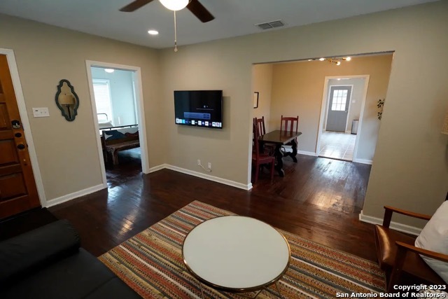 522 West Ridgewood Court San Antonio, TX 78212 - Photo 4 of 15