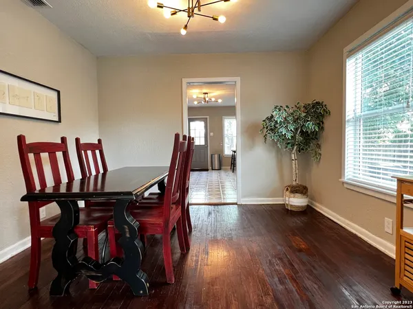 $1,500 | 522 West Ridgewood Court, San Antonio, TX 78212