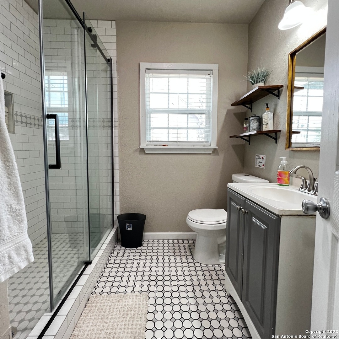 522 West Ridgewood Court San Antonio, TX 78212 - Photo 9 of 15